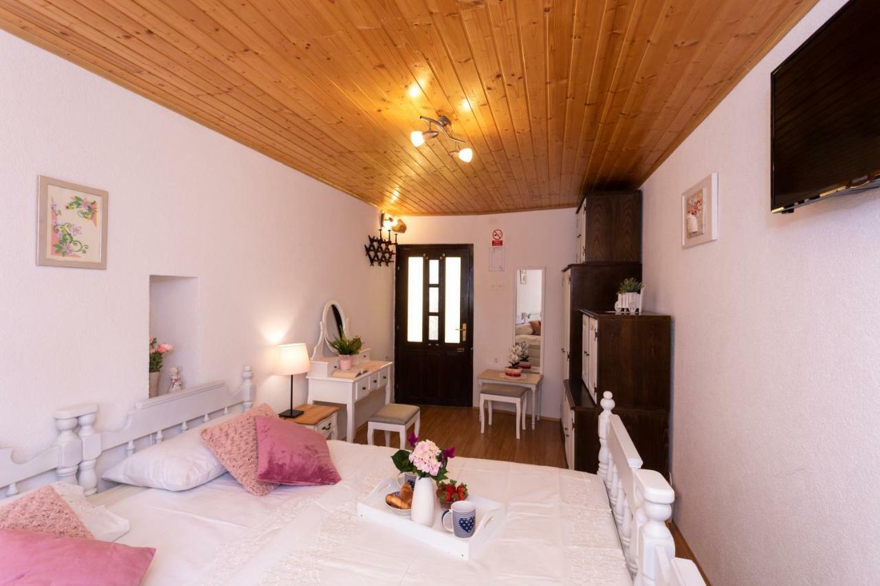 Apartman Verbenia Vrbnik Buitenkant foto