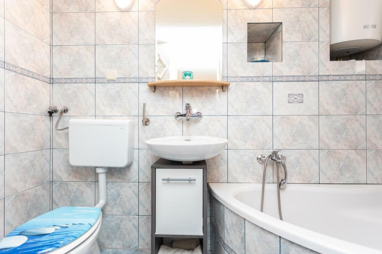 Apartman Verbenia Vrbnik Buitenkant foto