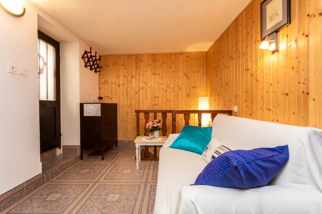 Apartman Verbenia Vrbnik Buitenkant foto