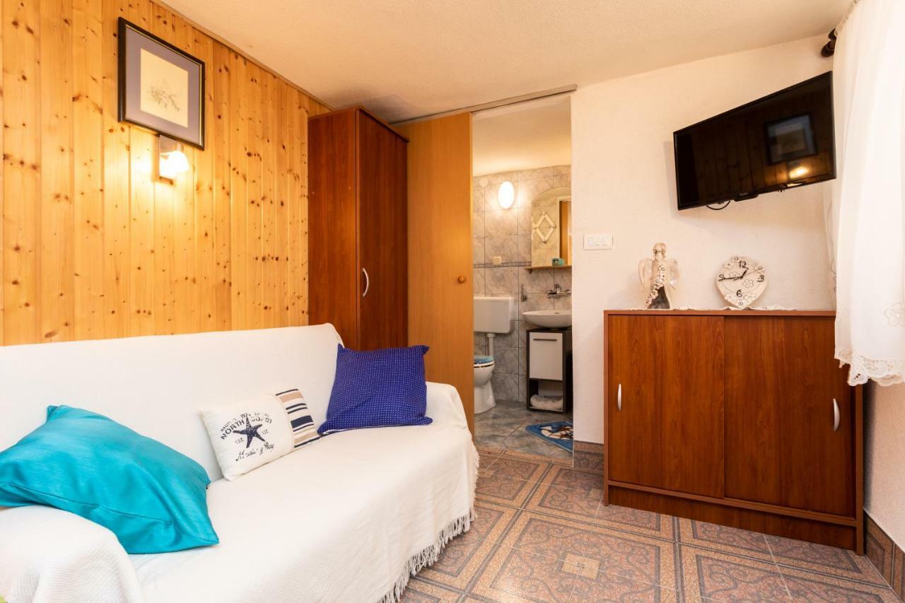 Apartman Verbenia Vrbnik Buitenkant foto